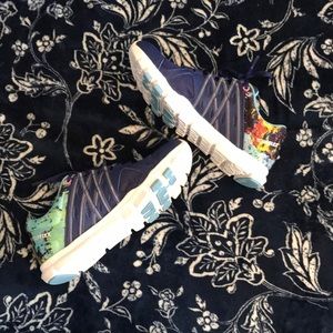 Reebok size 8 memory foam sneakers.